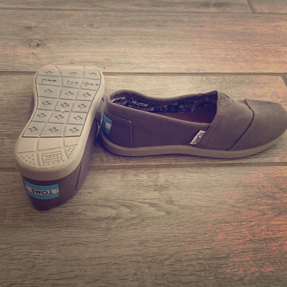 Boys Toms shoes